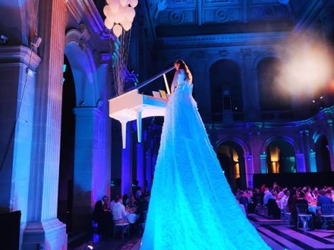 ✨ Sublimez votre événement avec une touche d’émotion. 
Chez Oscart, nous façonnons des moments rares, 
où l’art et la surprise transforment vos événements en...