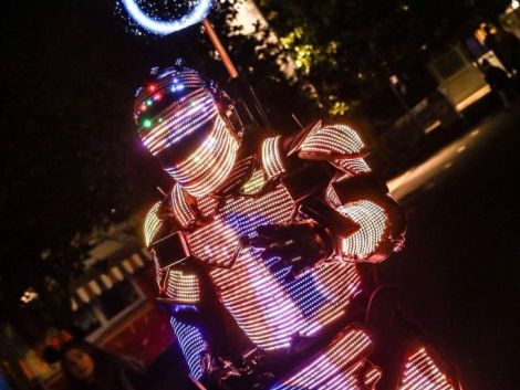 Notre robot led lance les festivités de noël chez Disney ! 
#oscartgroupentertainment #events #led #noel