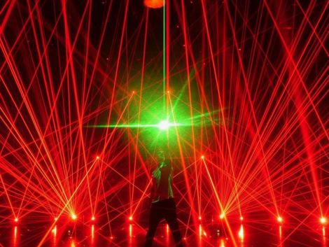 Antoine de retour de Miami après une semaine de création d’un show digital pour la tournée d’un artiste international. @antoine_dupre 
#jamaisvu #oscart...