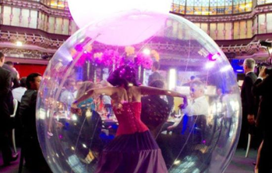 Danse en bulles translucides