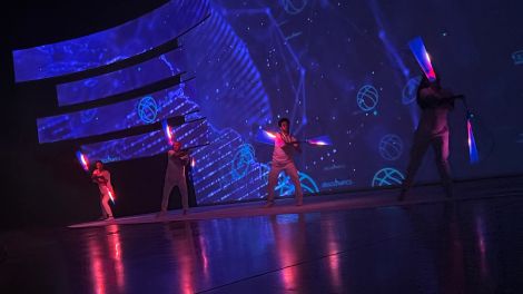 Animations danse & technologies lumineuses : l’expérience futuriste qui transforme vos événements